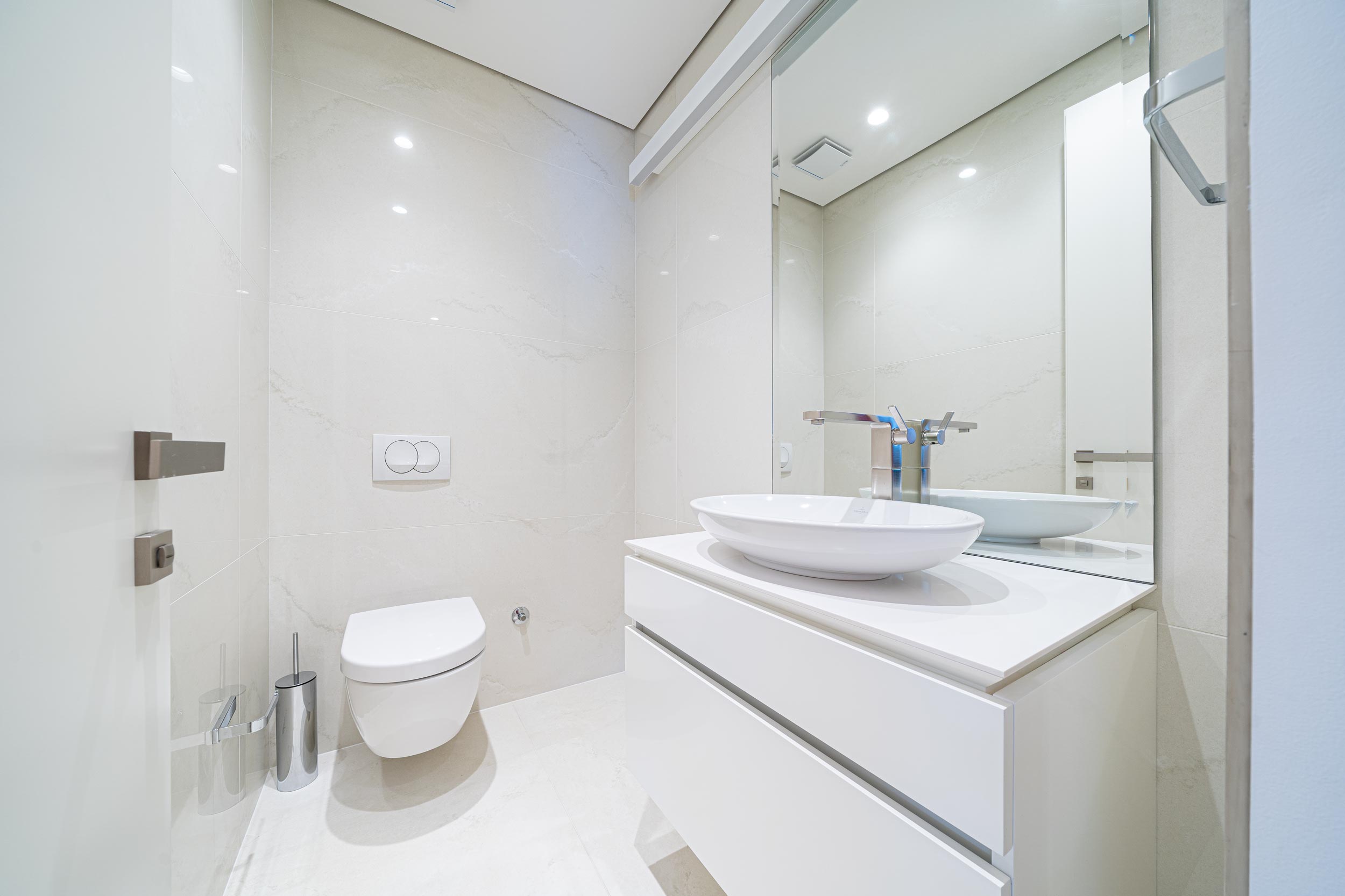 Penthouse in a premium complex with panoramic sea views