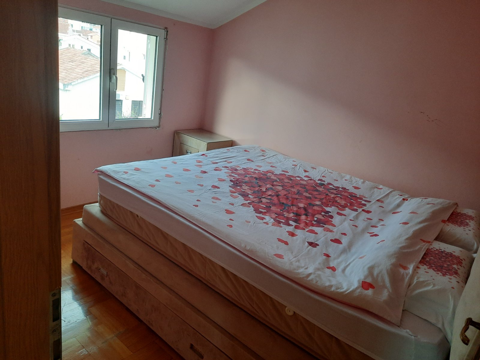 Two-bedroom apartment in Budva near the center