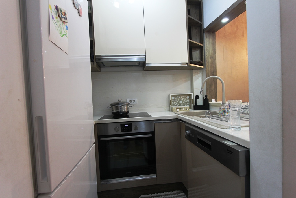 Apartment with a sea and city view in Budva