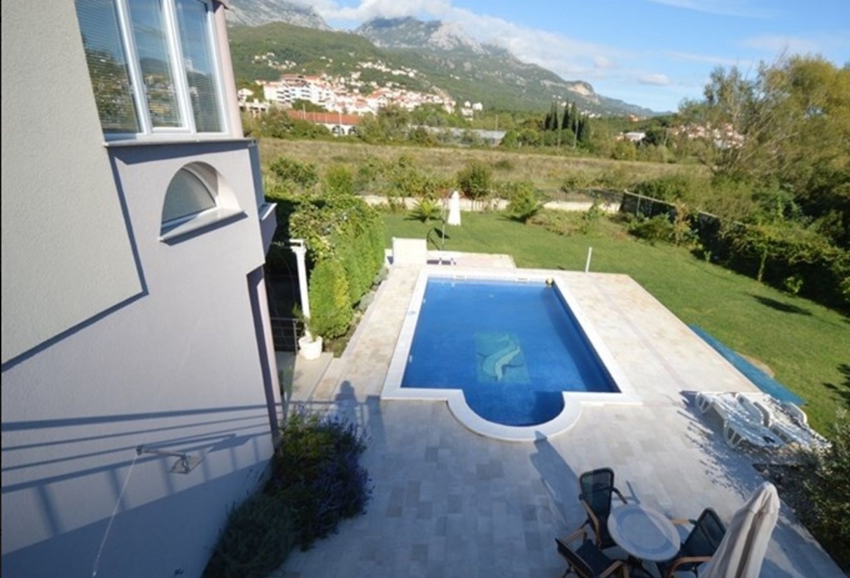Large house in Sutorina with a swimming pool and a spacious yard