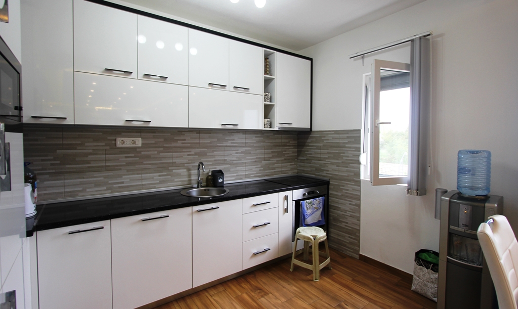 Sea view house in Belishi