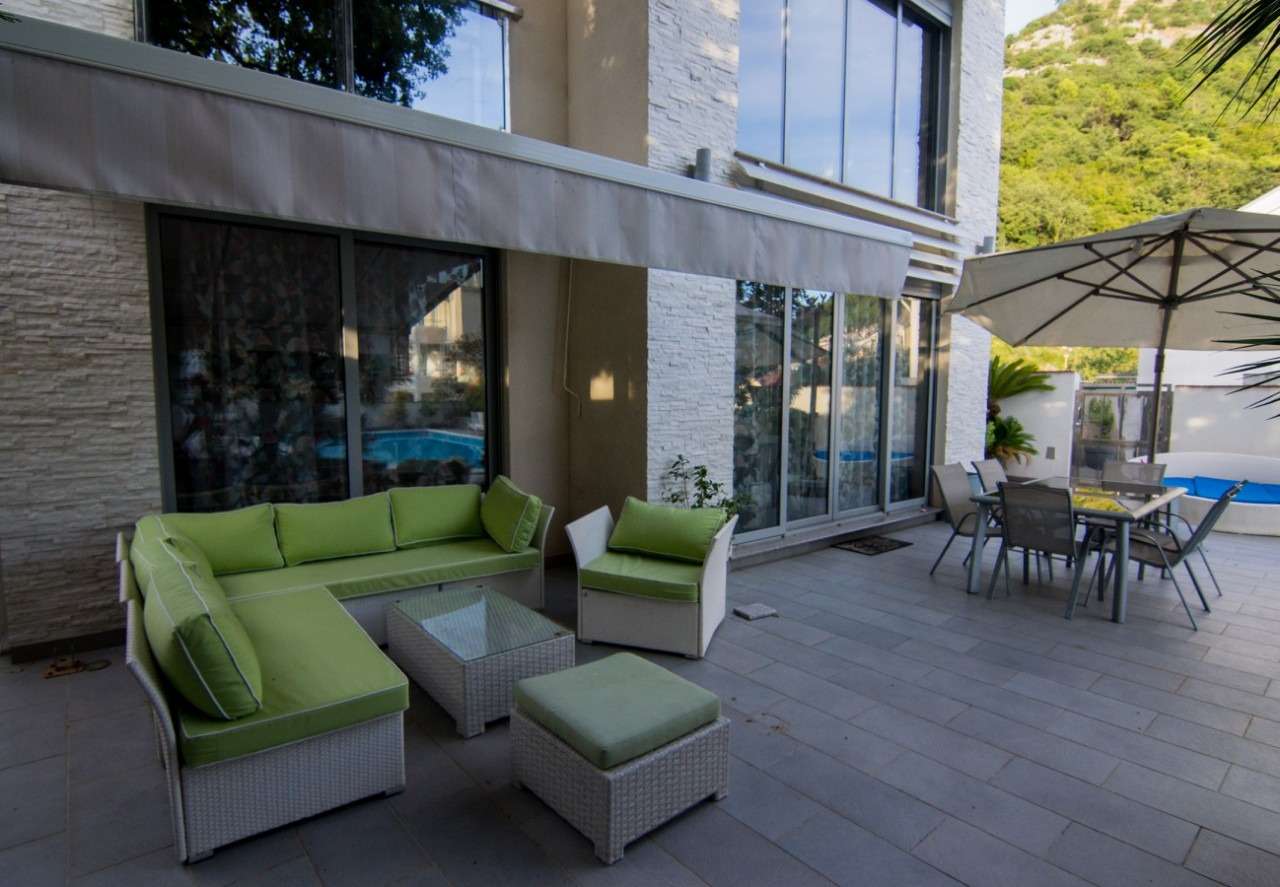 Luxury villa with pool in Budva