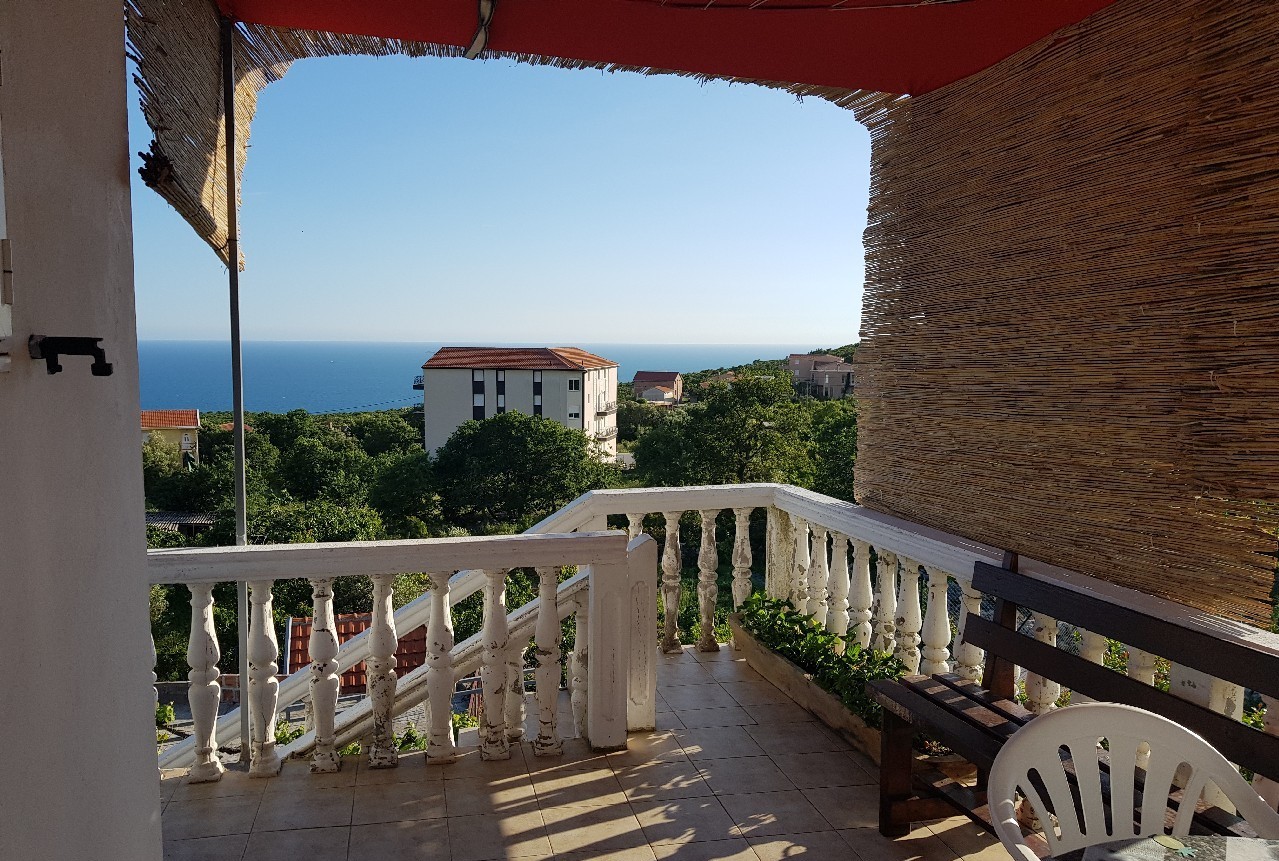 Two-storey house with panoramic sea views