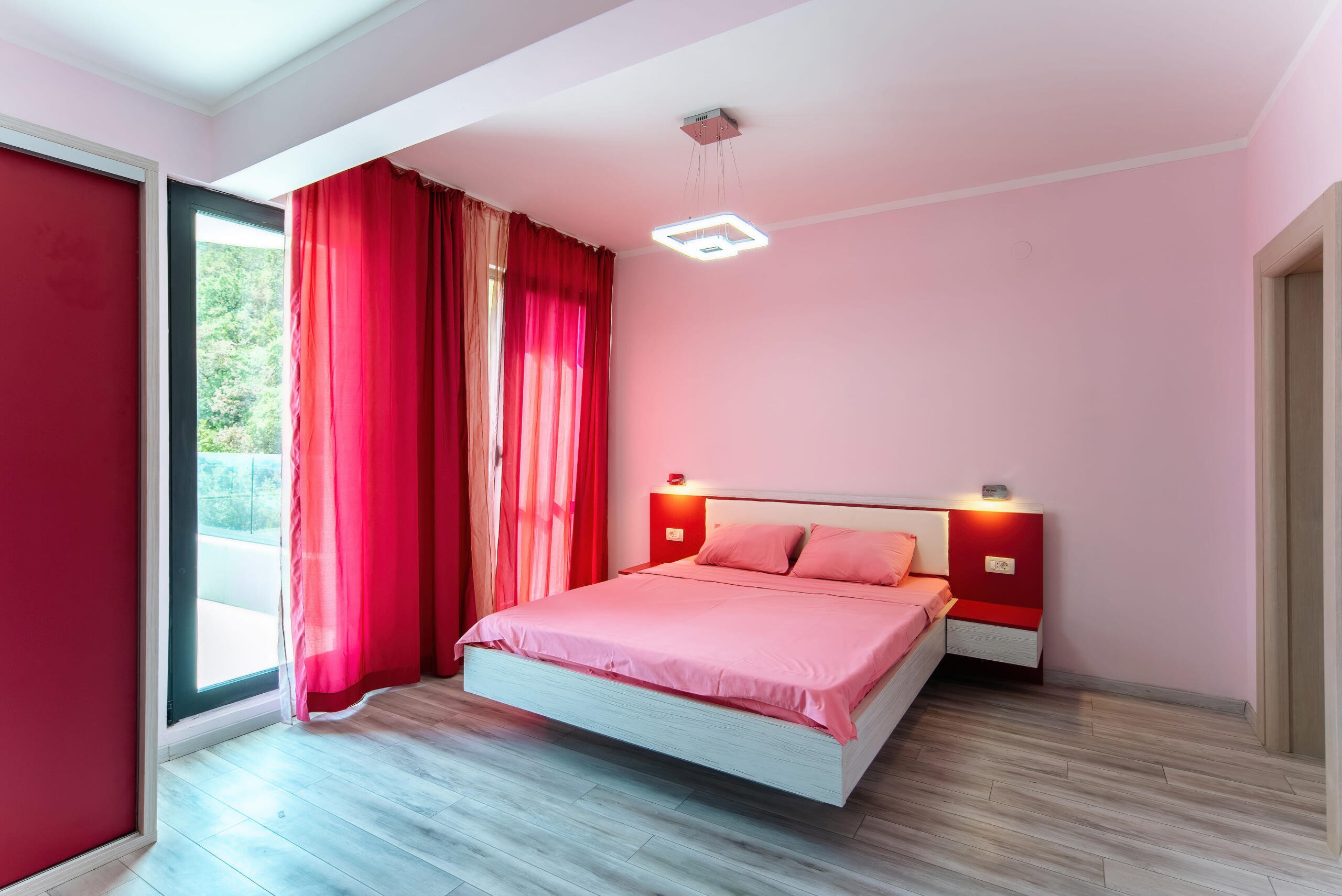 Spacious Penthouse with large terrace and sea view