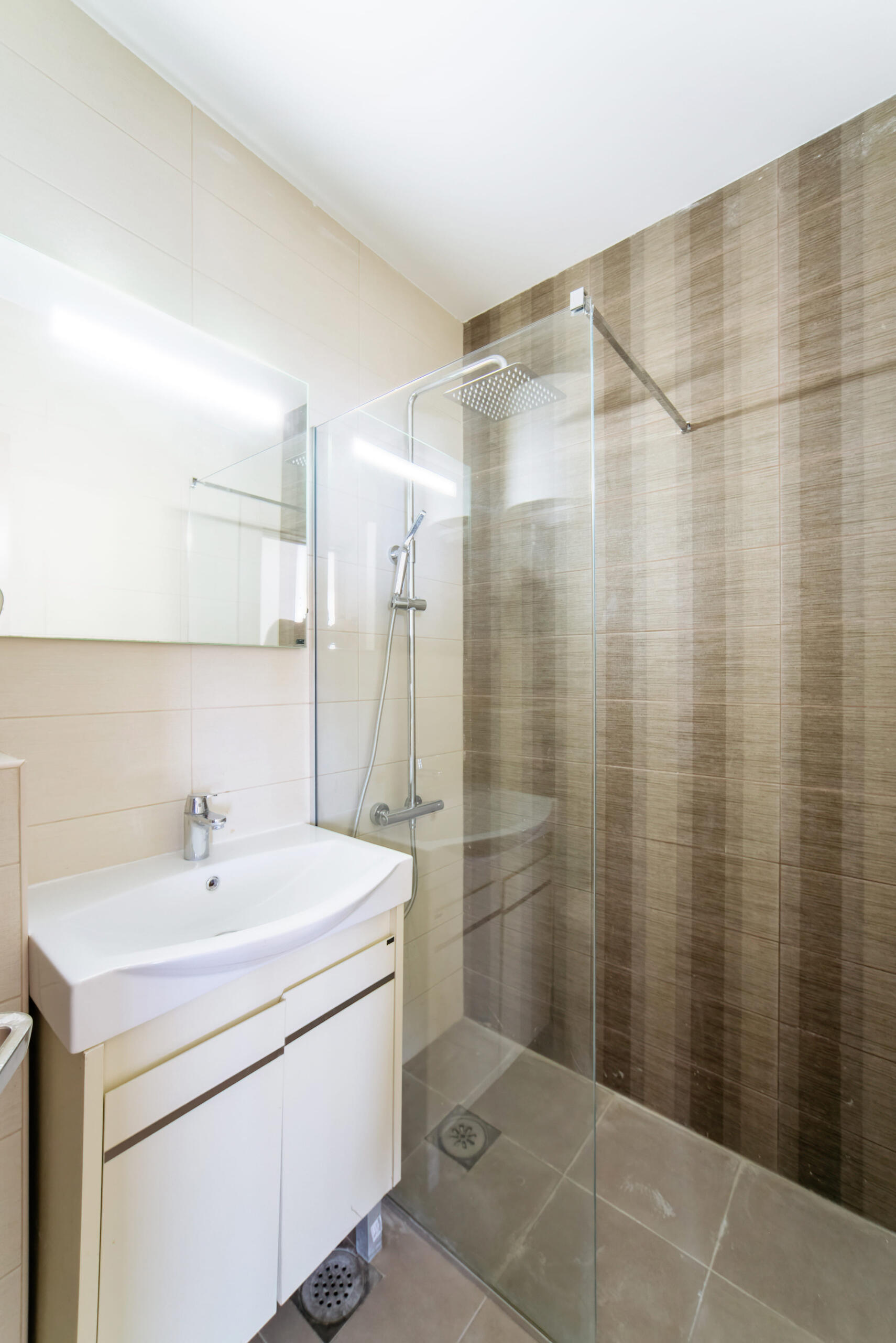 Spacious Penthouse with large terrace and sea view