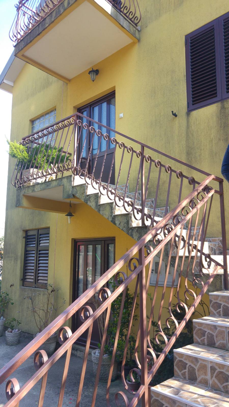 Three-story house in Morinje with a large yard