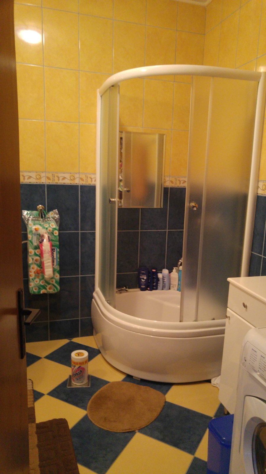 Three-story house in Morinje with a large yard