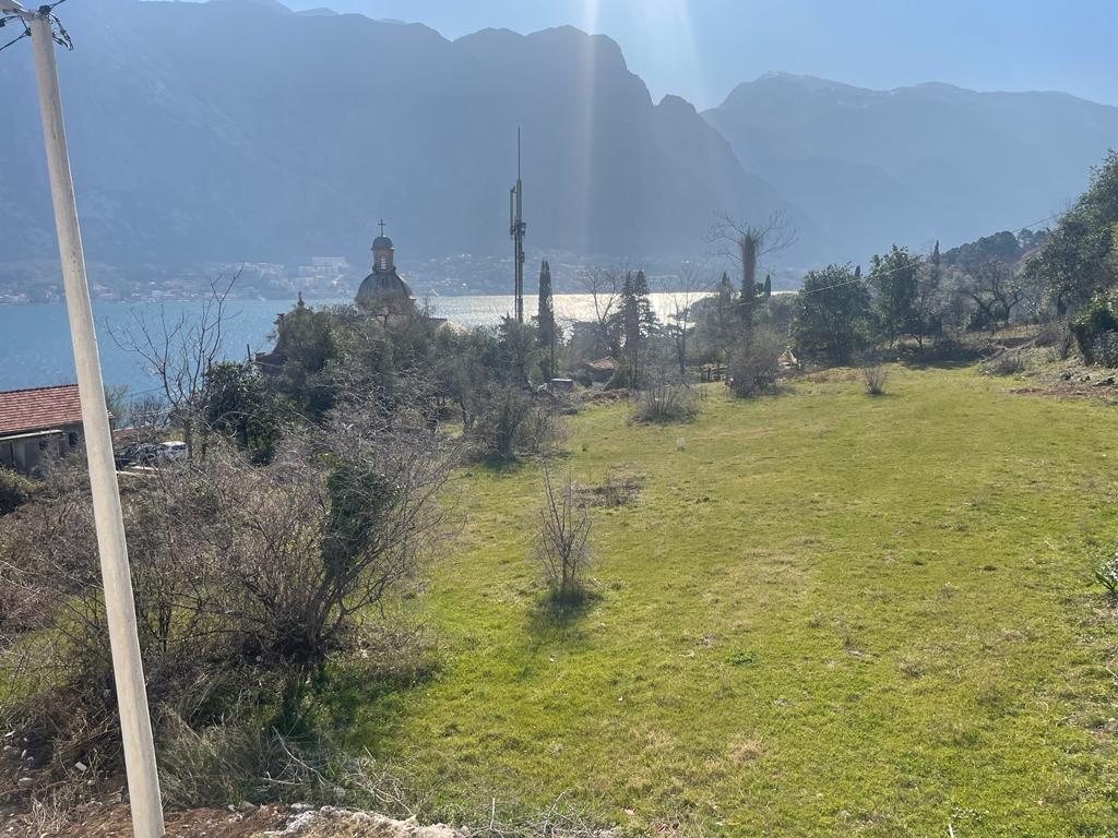 Urbanized plot in Prchanj with a view of the sea