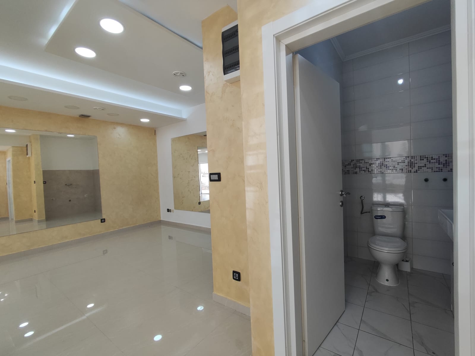 Commercial space with a terrace in Budva