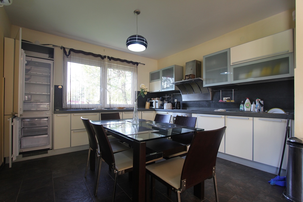 Villa with pool in Sutomore