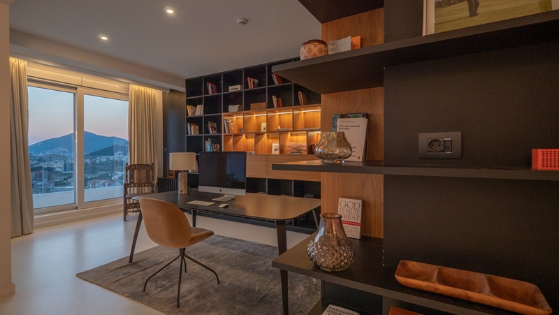 Unique penthouse with pool and roof garden