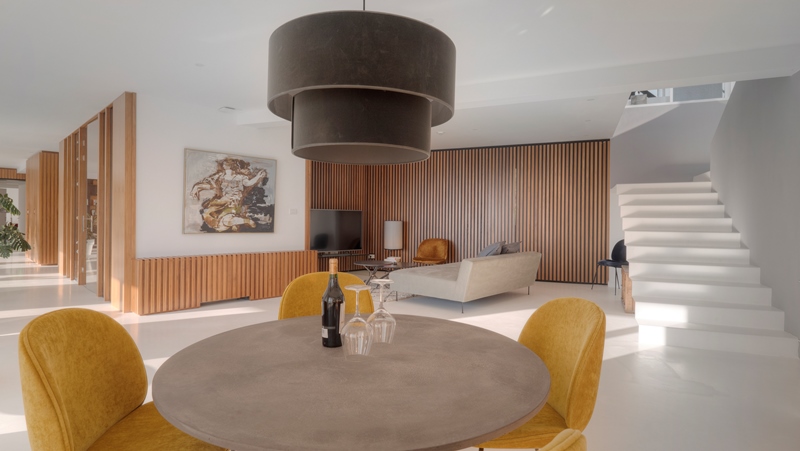 Unique penthouse with pool and roof garden