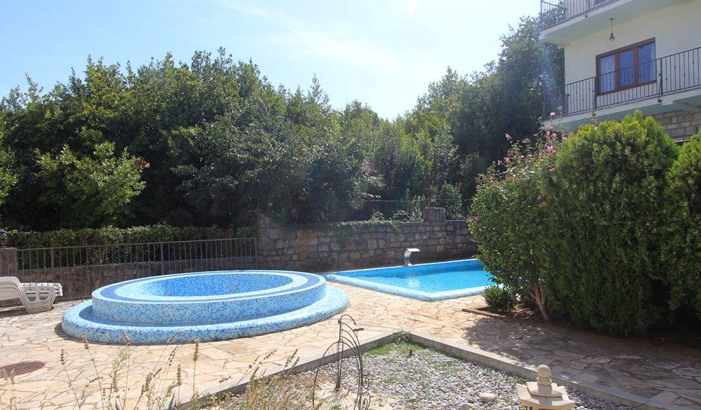 Townhouse in a complex with a sea view