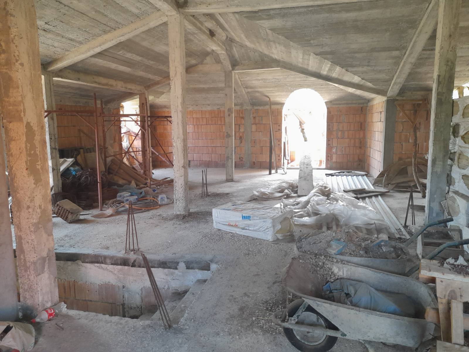 House for sale with a large plot in Cetinje