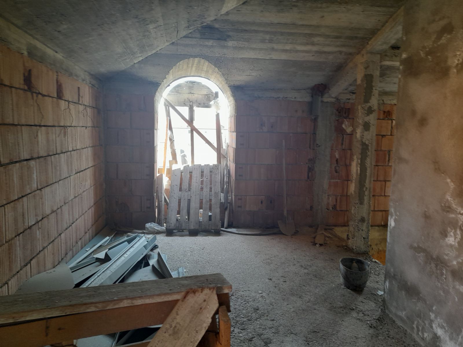 House for sale with a large plot in Cetinje