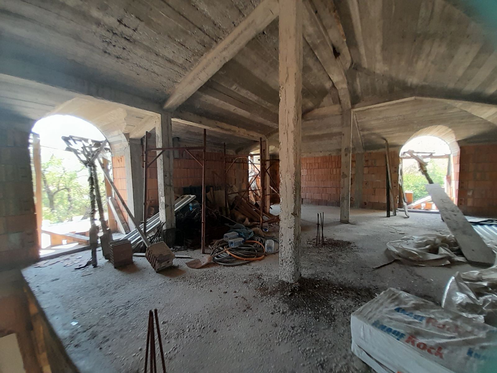 House for sale with a large plot in Cetinje