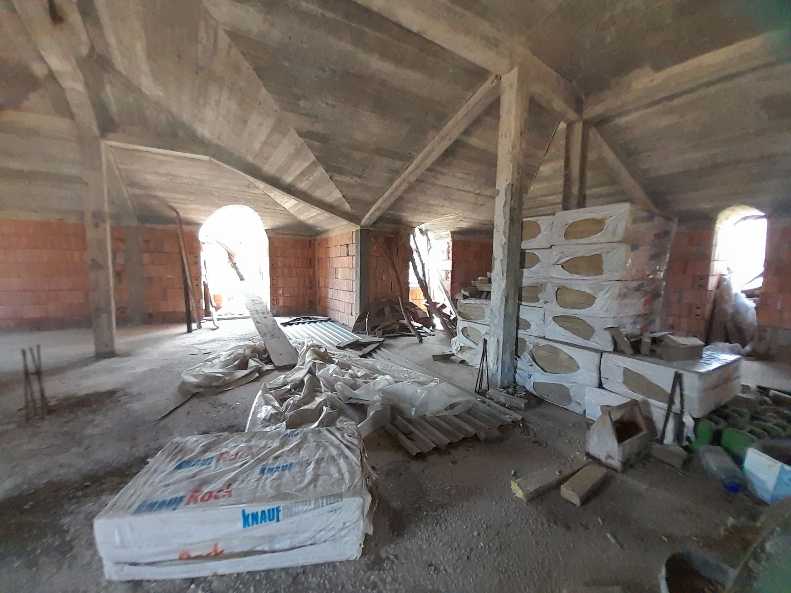 House for sale with a large plot in Cetinje