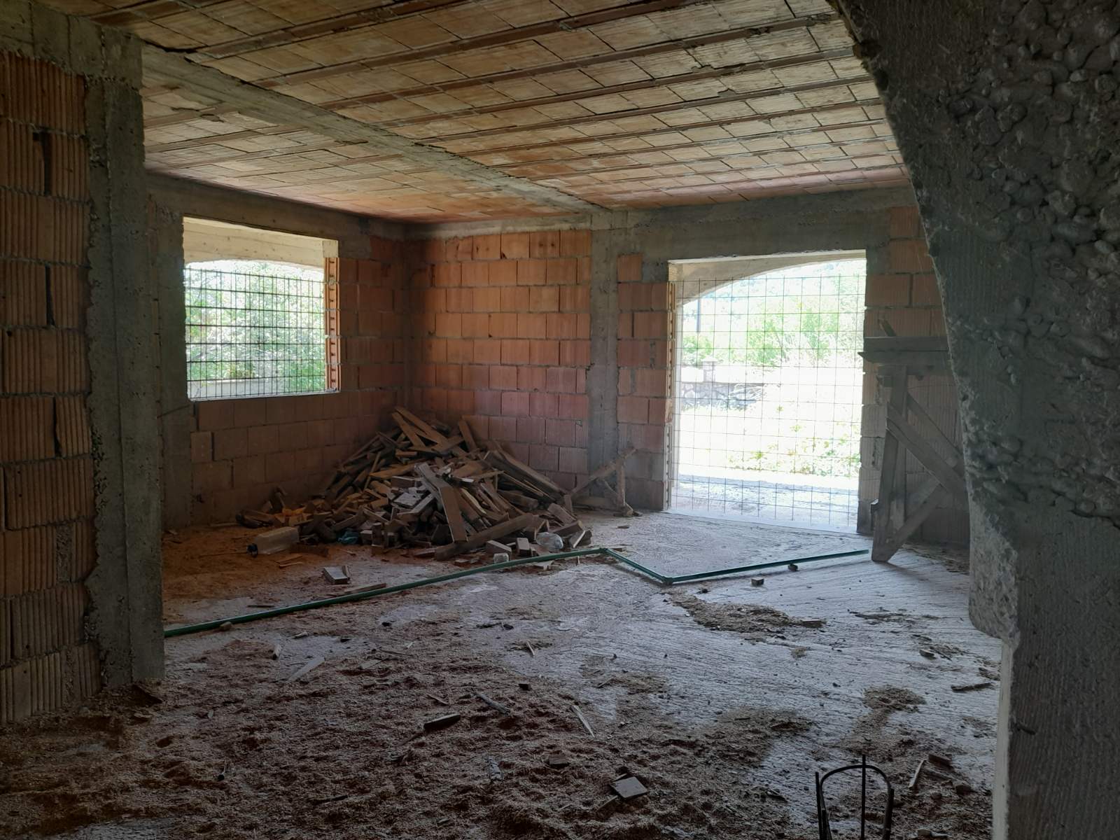 House for sale with a large plot in Cetinje