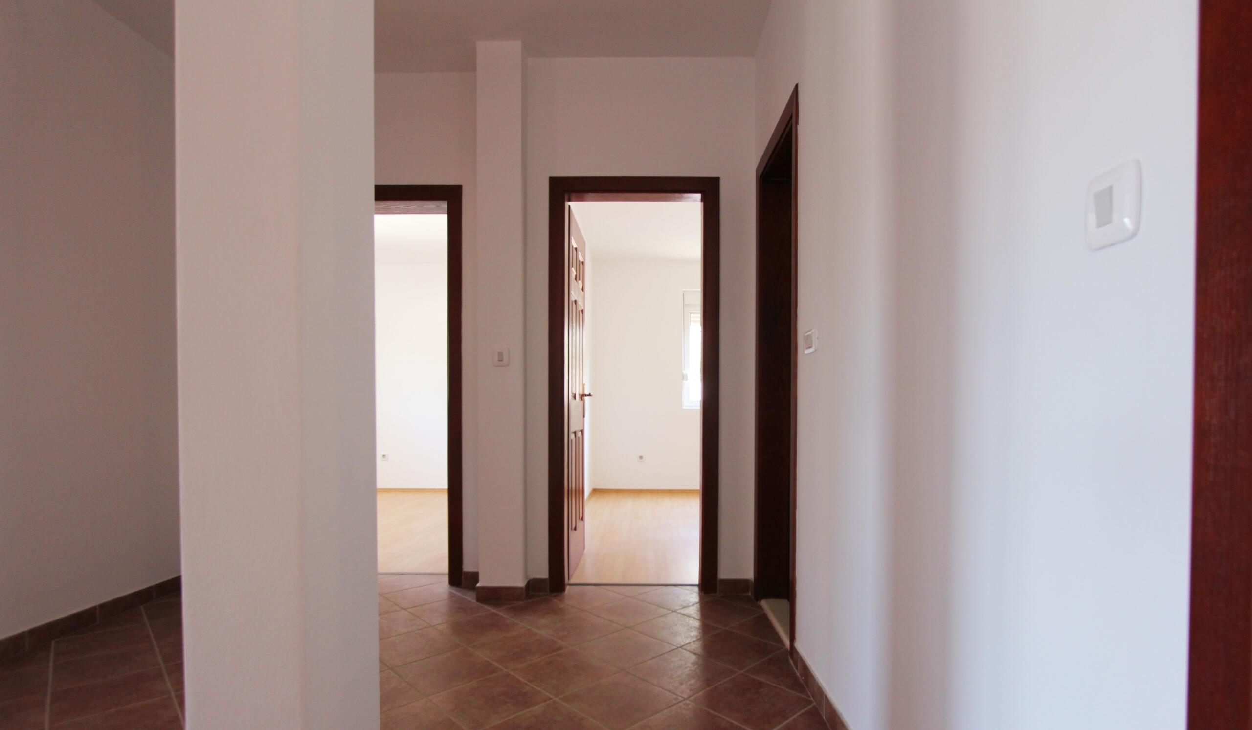 Apartments in an apartment building in Sutomore