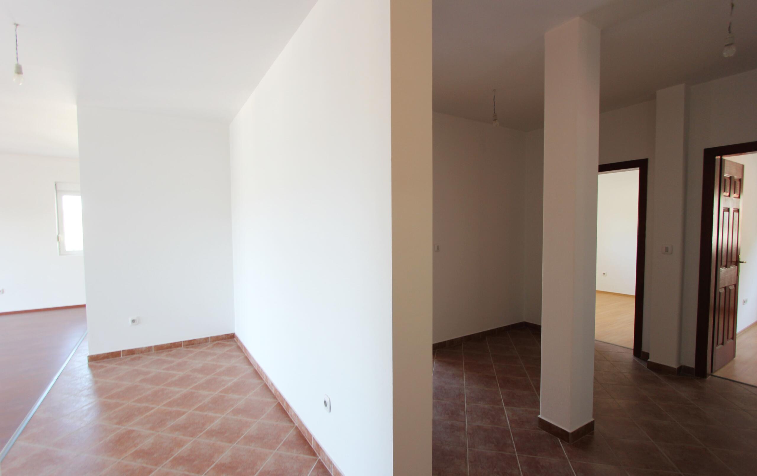 Apartments in an apartment building in Sutomore