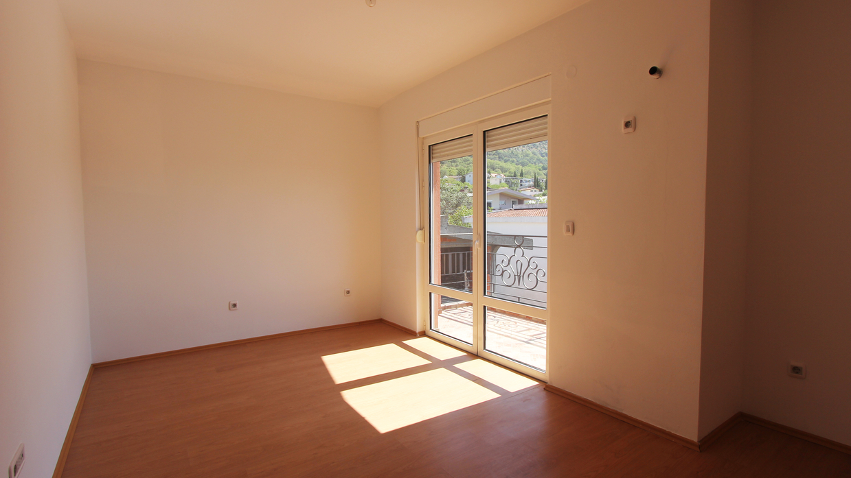 Apartments in an apartment building in Sutomore