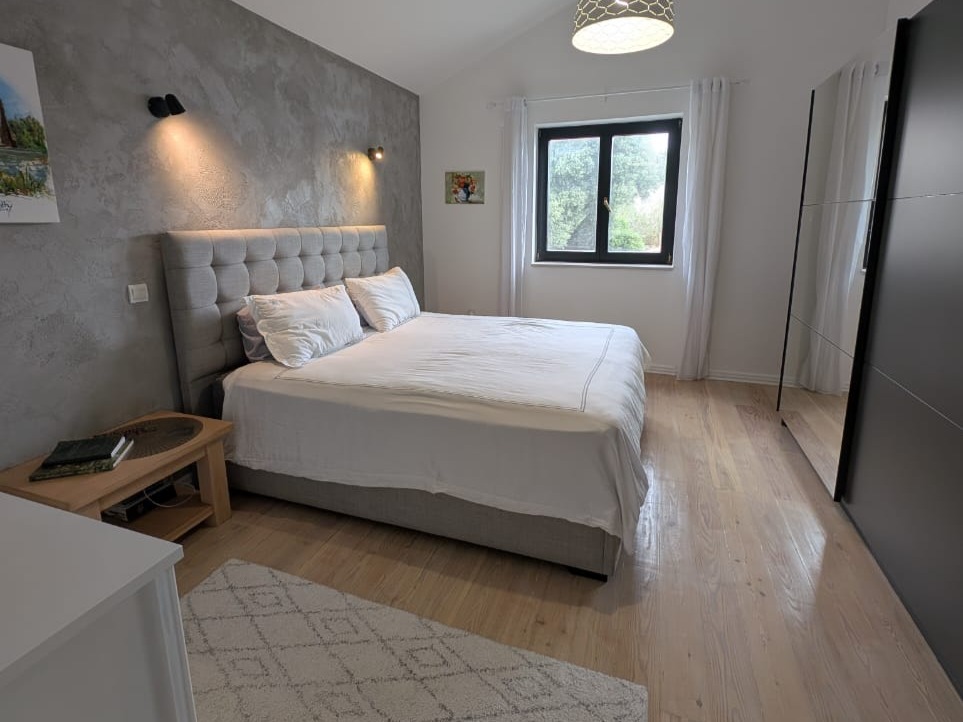 Apartment with panoramic sea view on the first line in Krasici