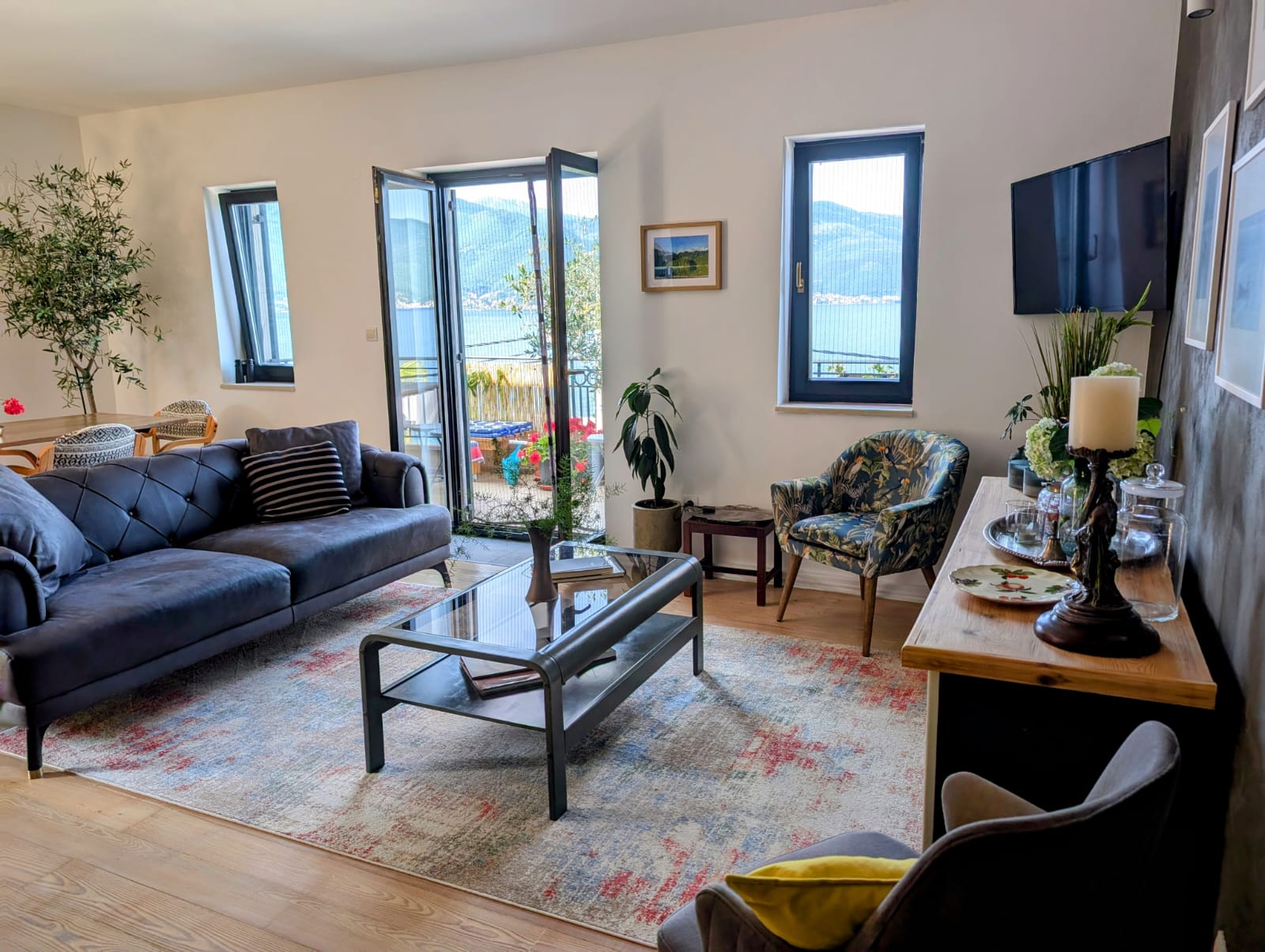 Apartment with panoramic sea view on the first line in Krasici