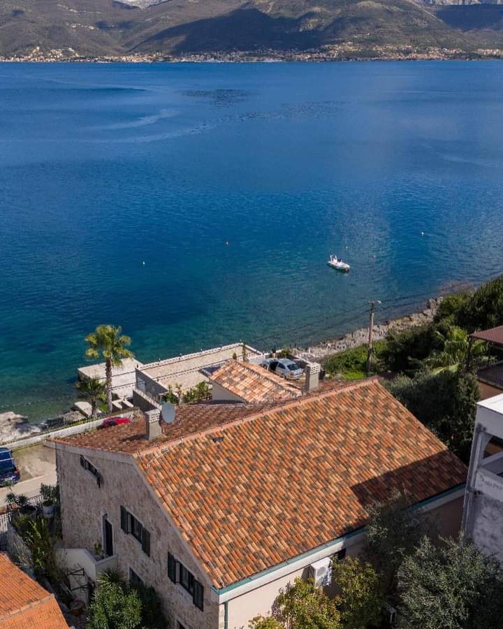 Apartment with panoramic sea view on the first line in Krasici