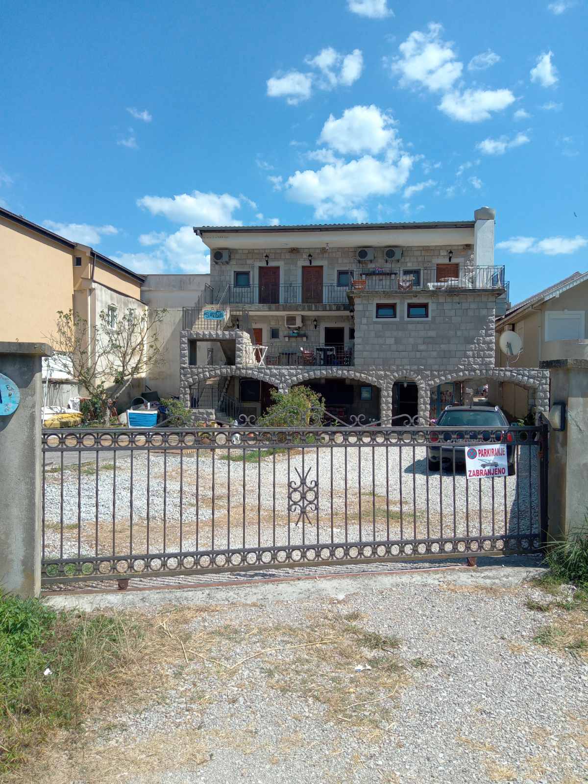 Mini Hotel on Jaz 50 meters from the sea