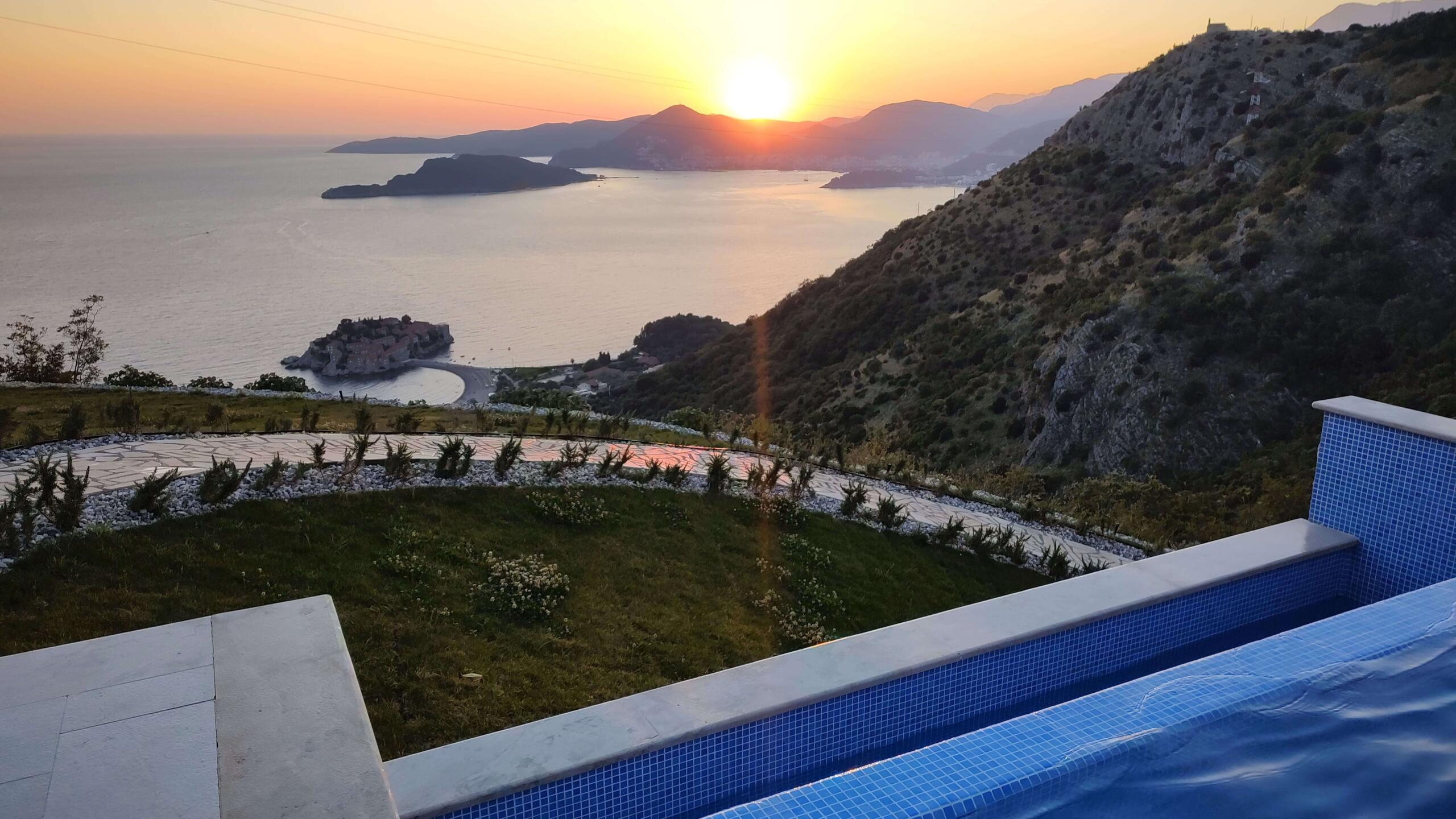 Villa for sale in a luxury complex in Blizikuce