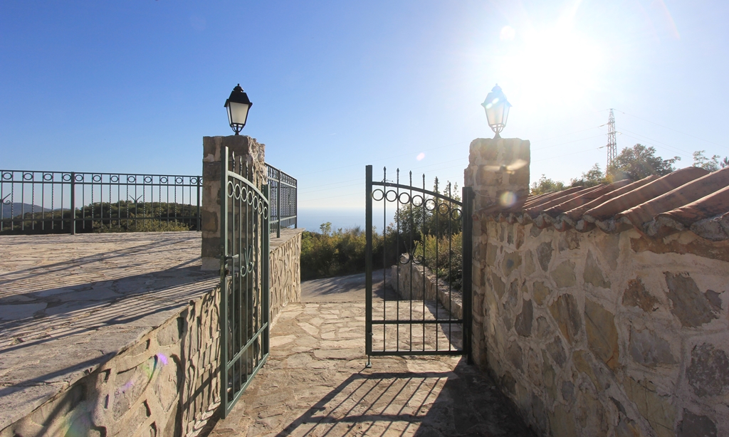 Rustic style villa with seaview
