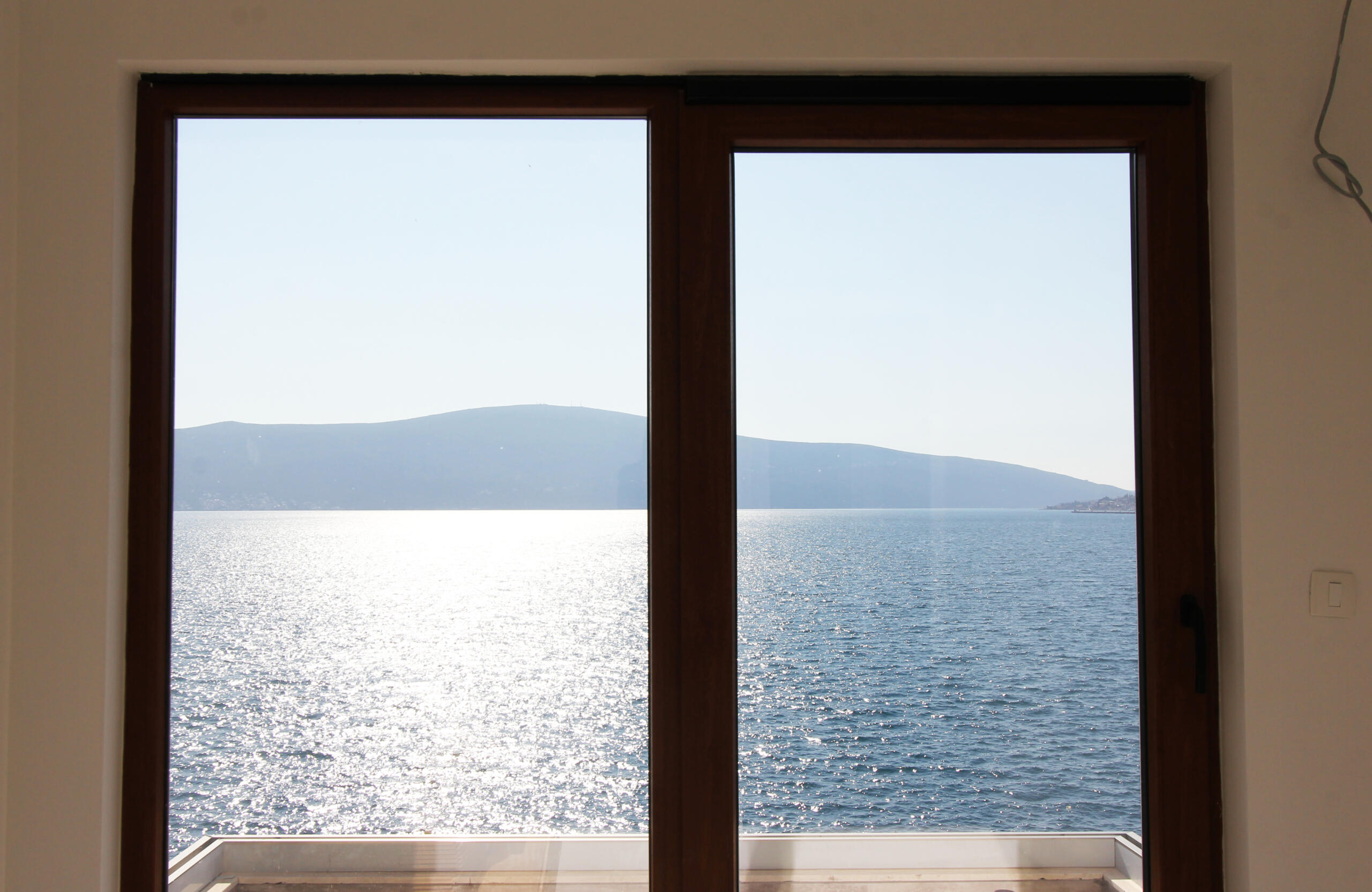 Luxury apartments on the first line of the sea in Opatovo