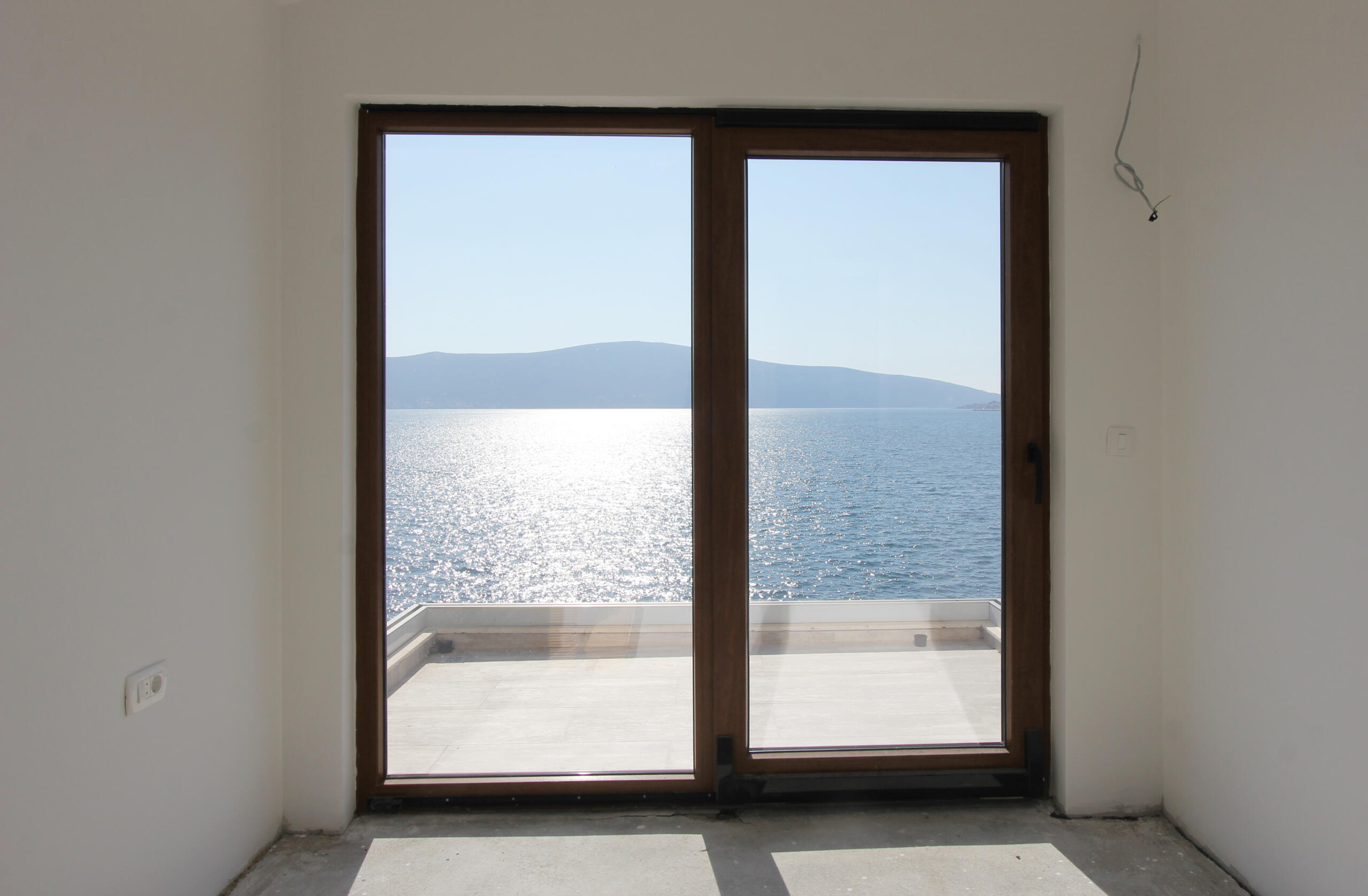 Luxury apartments on the first line of the sea in Opatovo