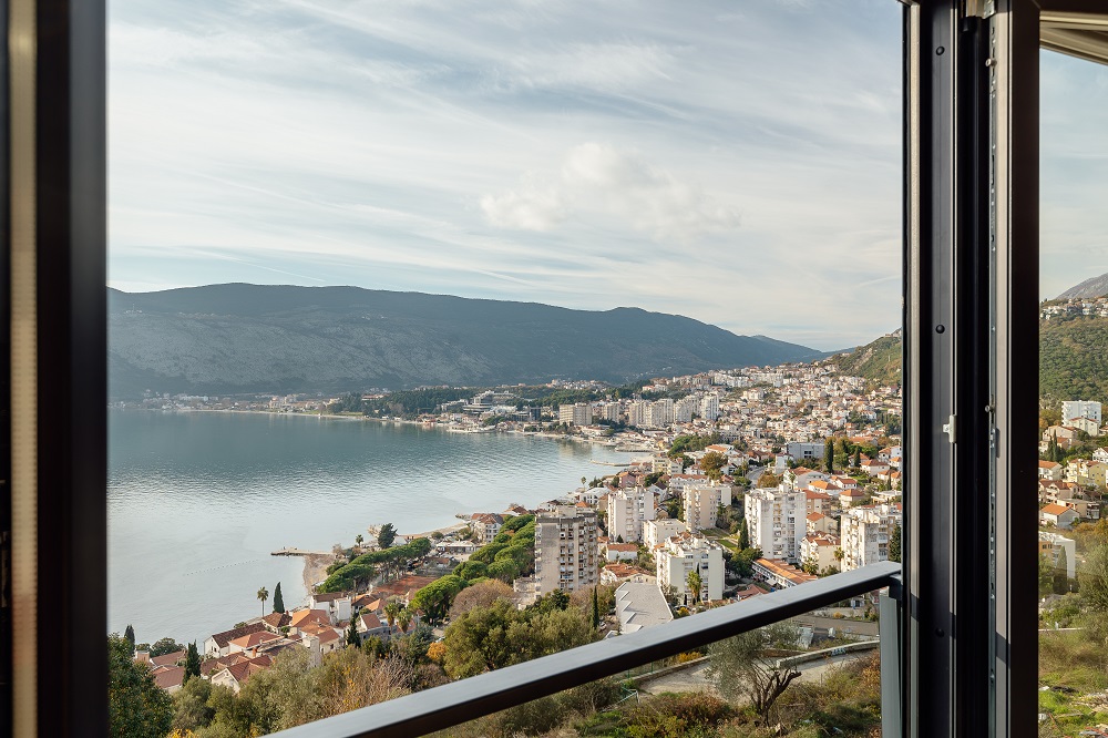 Apartments in complex with swimming pool in Herceg Novi