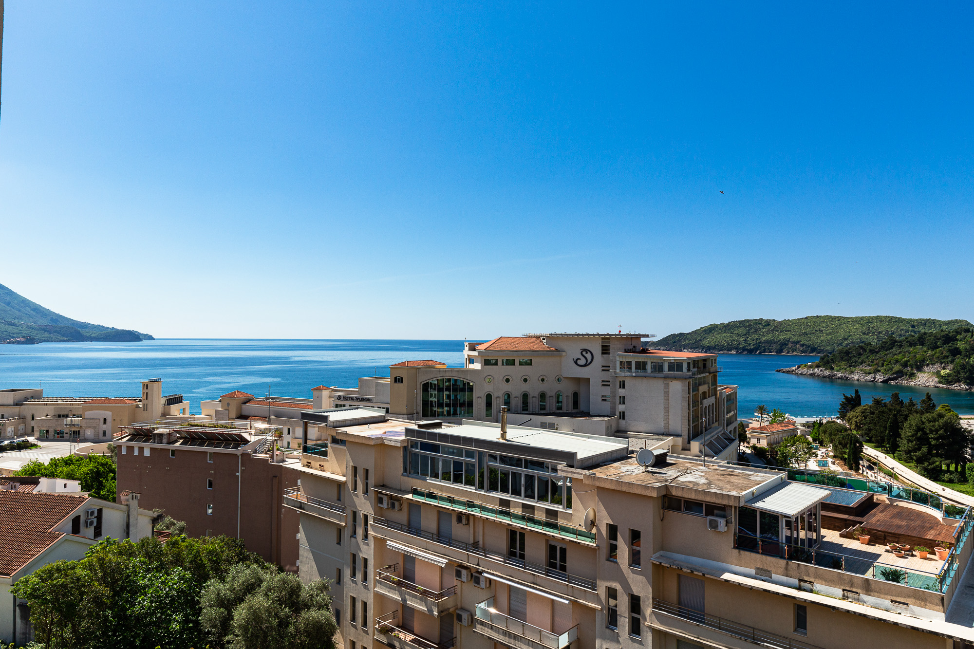 Penthouse in new building in Becici near the sea