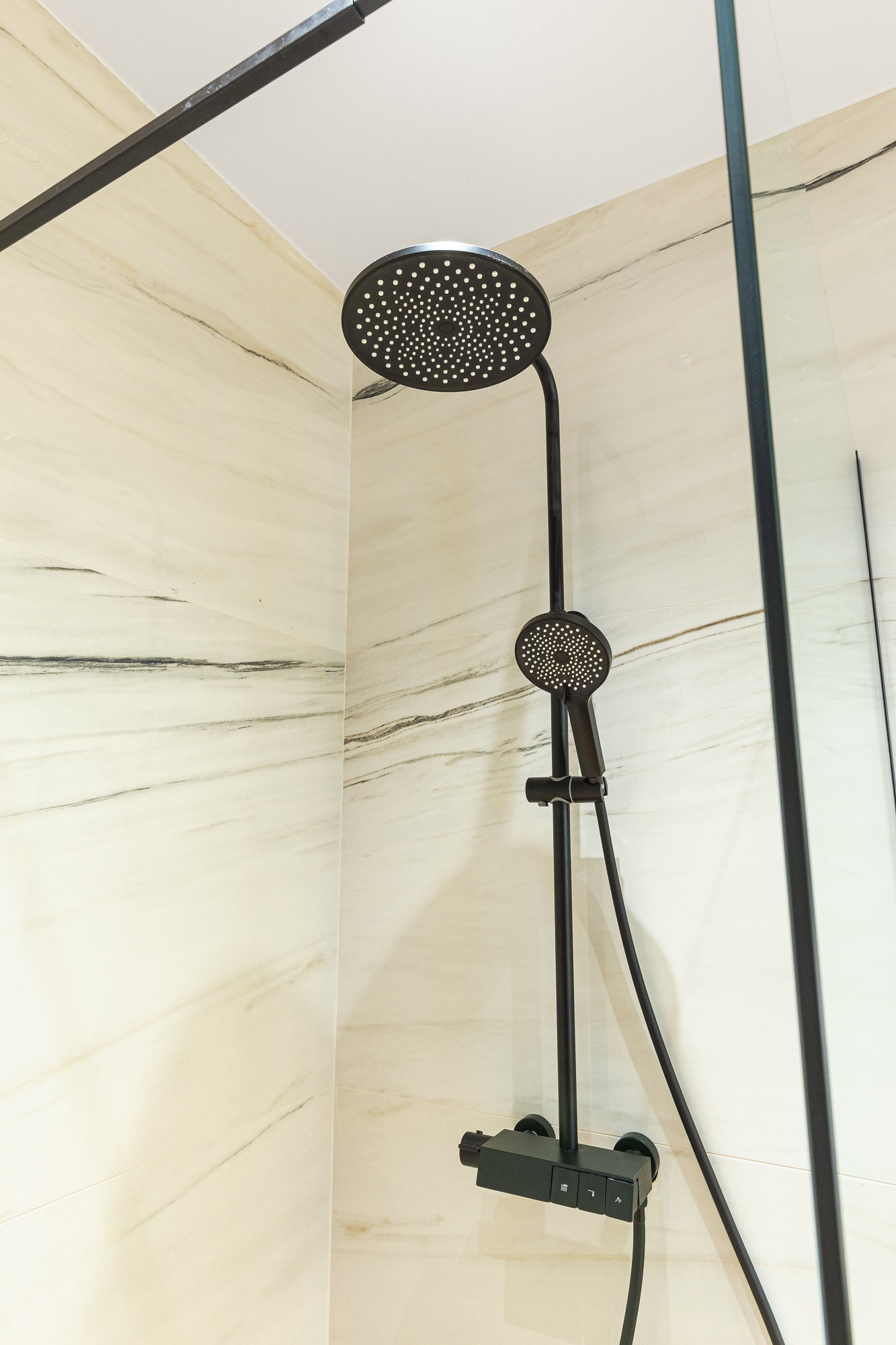 Penthouse in new building in Becici near the sea