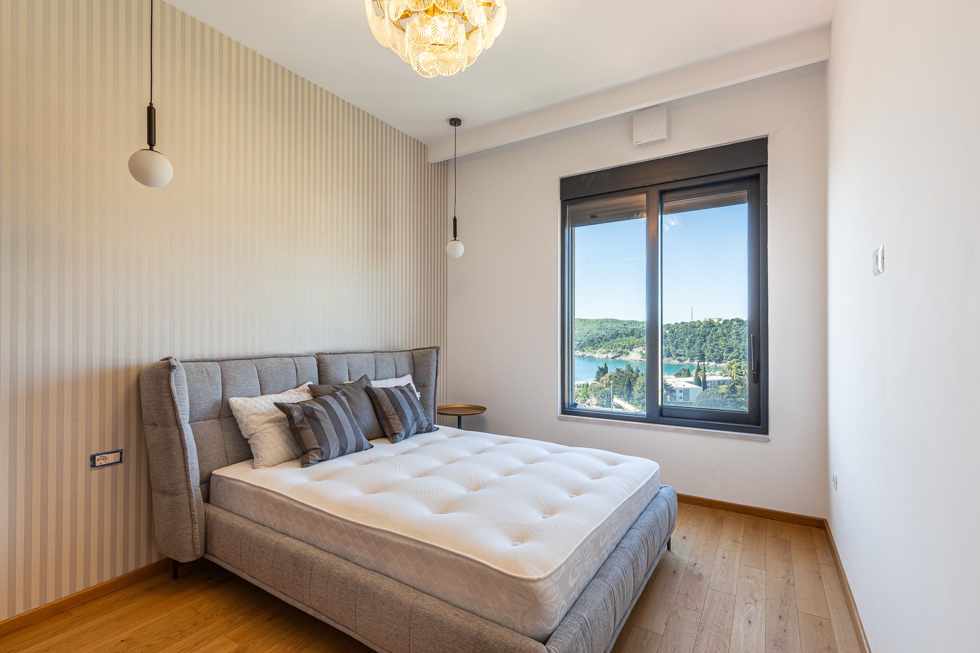 Penthouse in new building in Becici near the sea