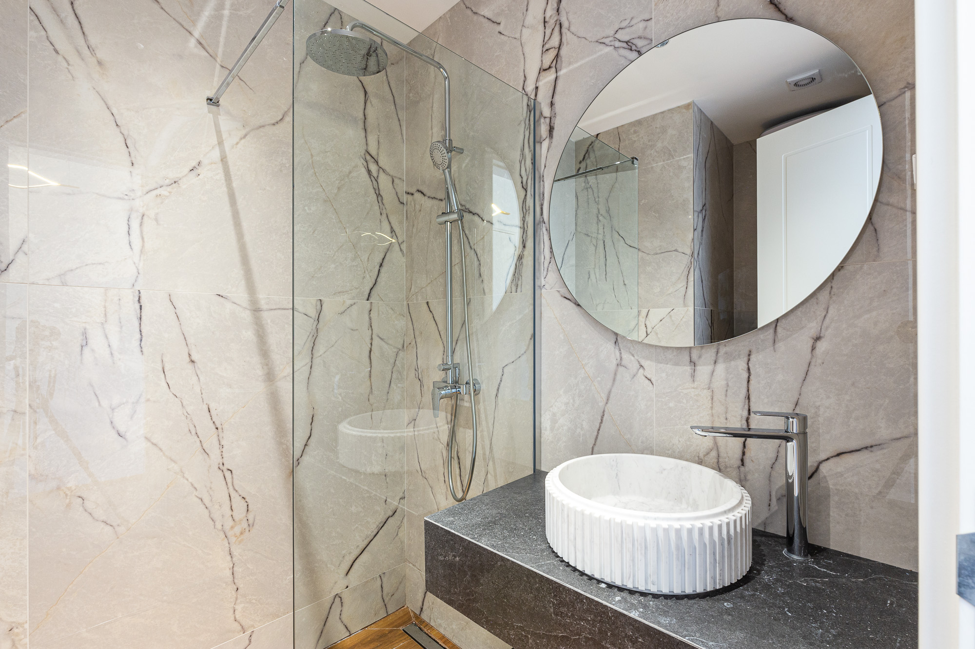 Penthouse in new building in Becici near the sea