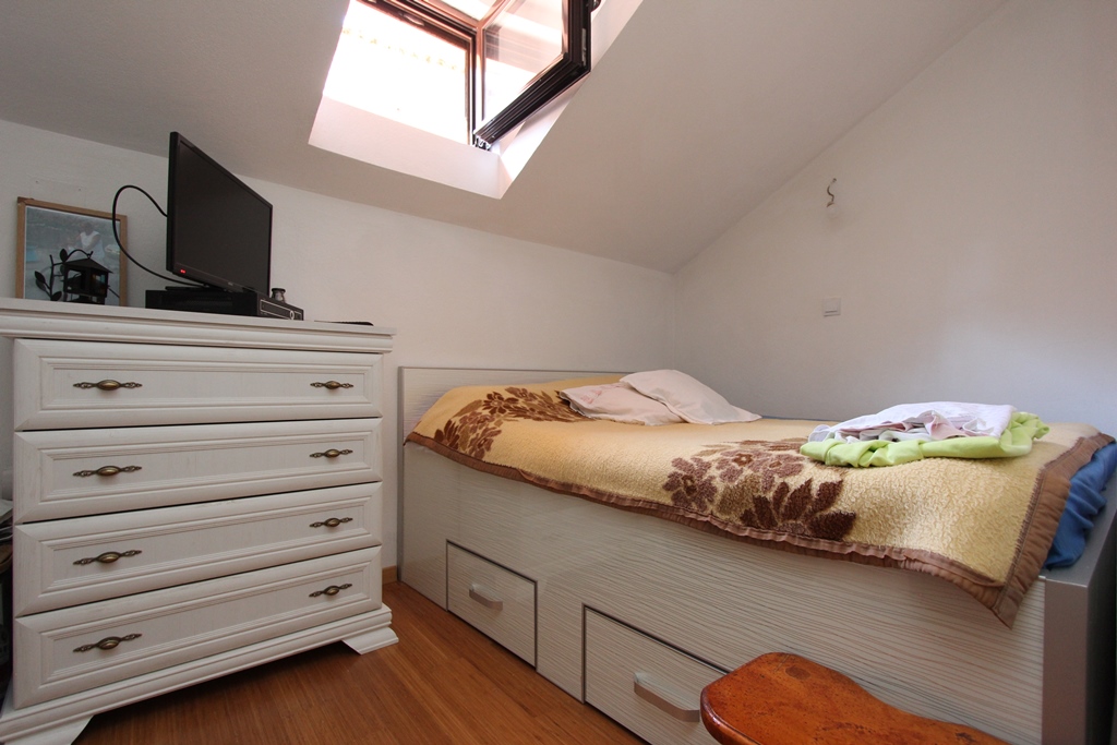 Stone house with a restaurant on the waterfront in Prcanj