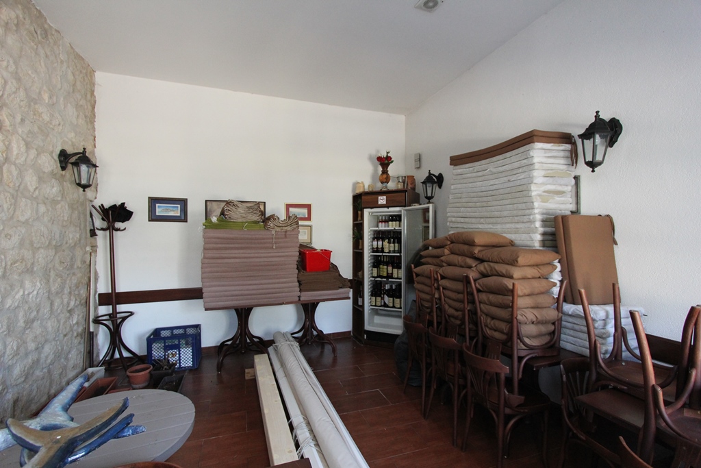 Stone house with a restaurant on the waterfront in Prcanj