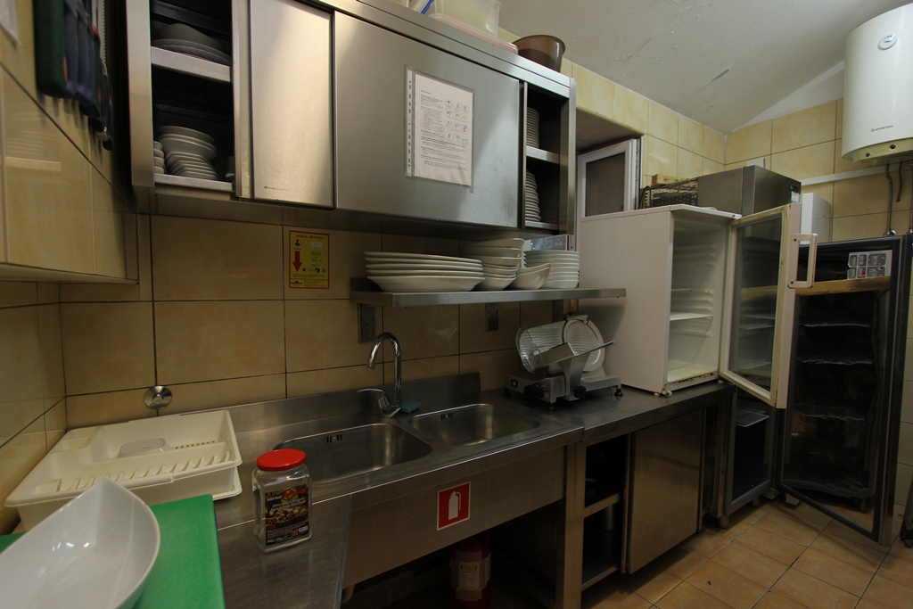 Stone house with a restaurant on the waterfront in Prcanj