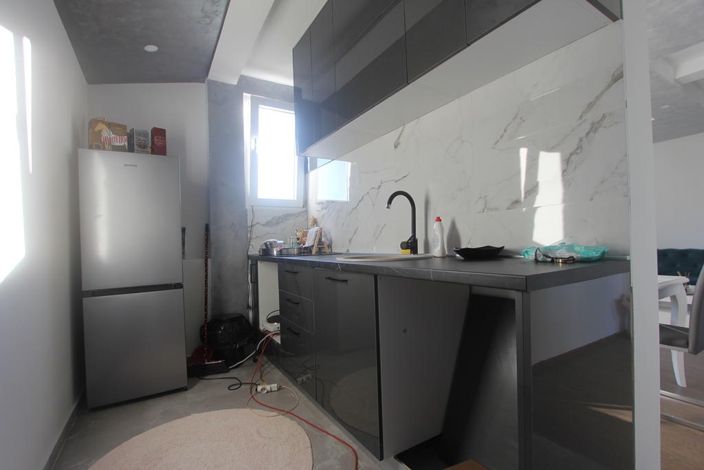 Spacious house in Lastva Grbaljska