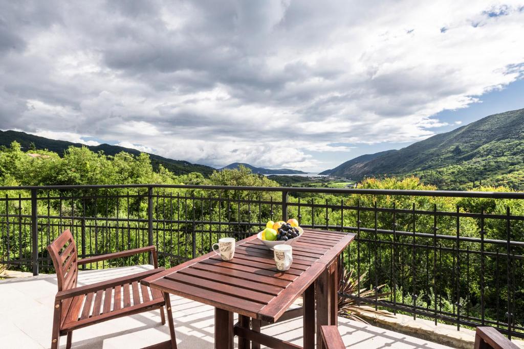 Modern townhouse in Lucici