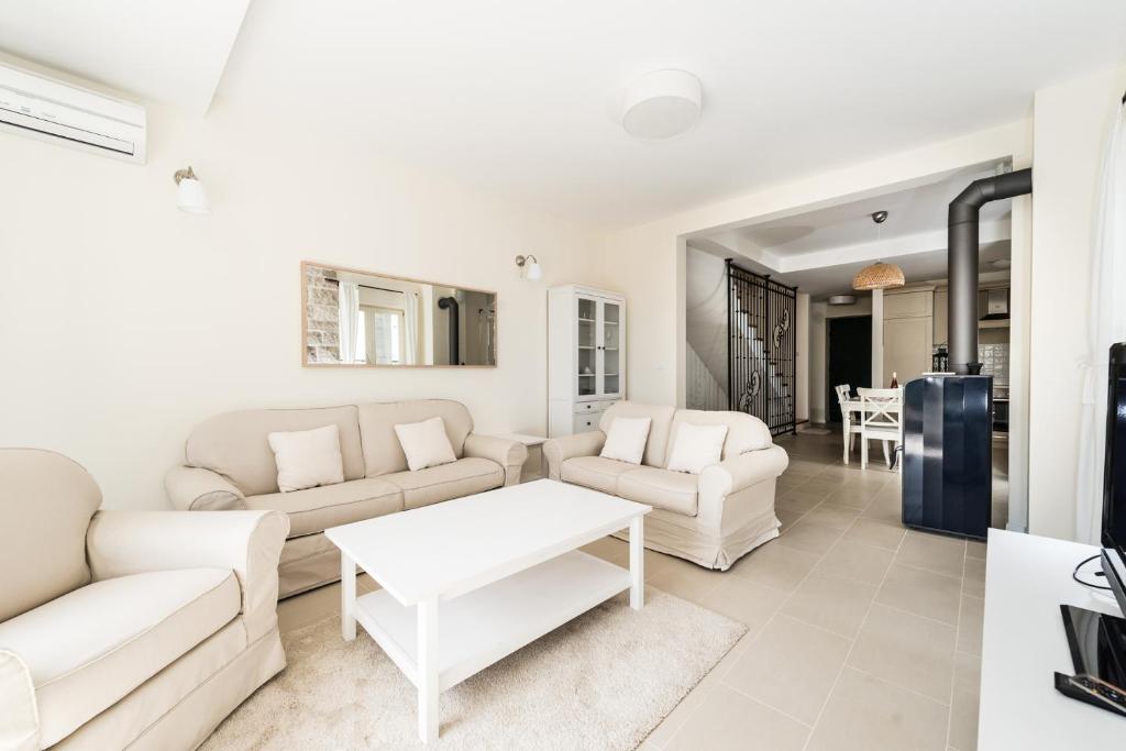 Modern townhouse in Lucici