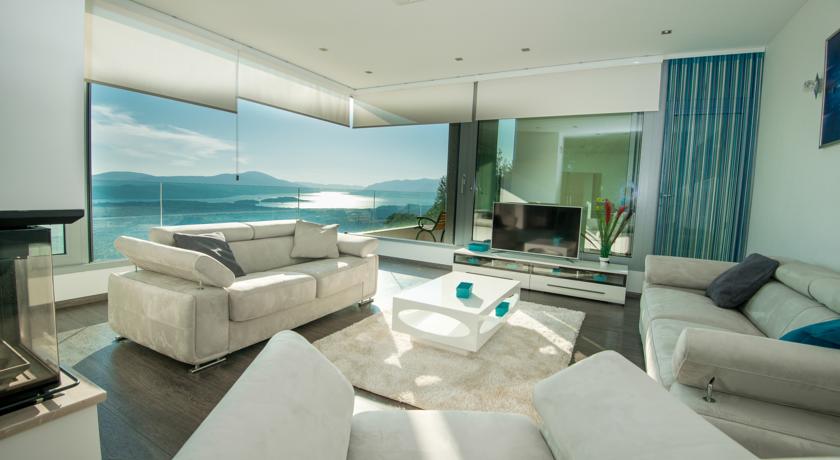 Two villas for sale in the Kavac region