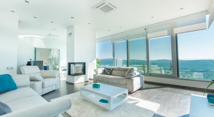 Two villas for sale in the Kavac region