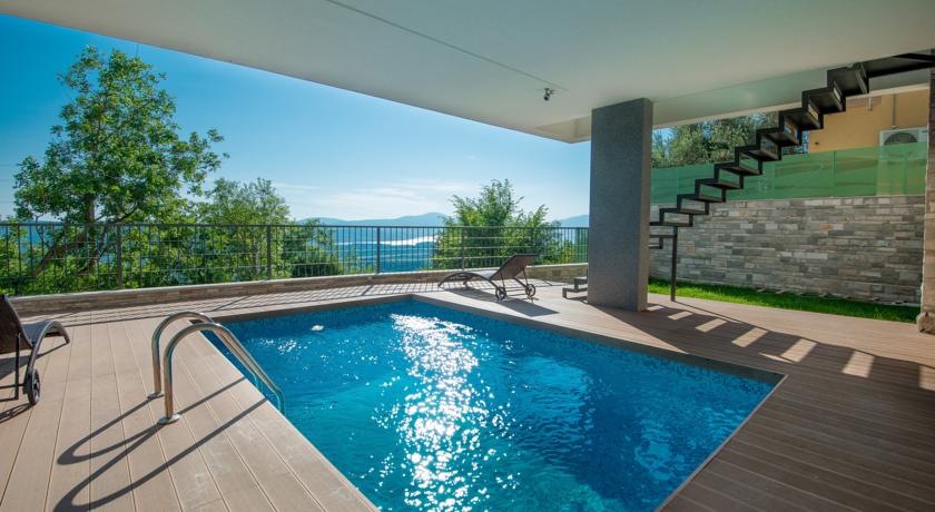 Two villas for sale in the Kavac region