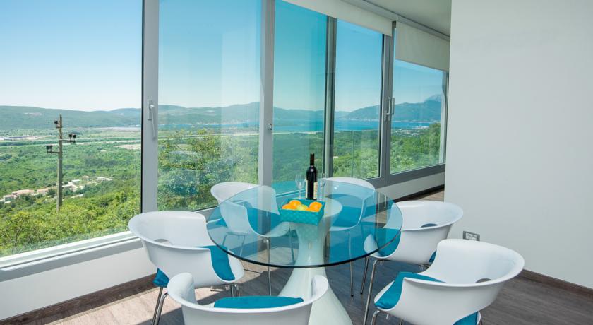 Two villas for sale in the Kavac region