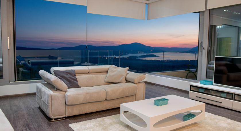 Two villas for sale in the Kavac region