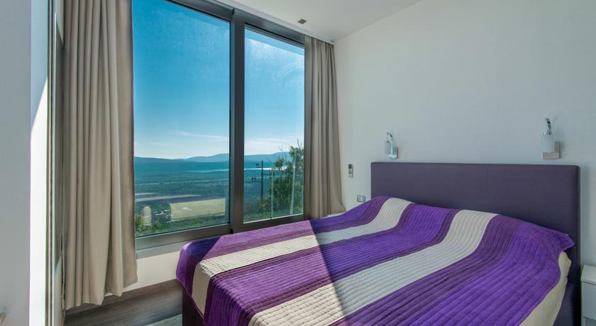 Two villas for sale in the Kavac region